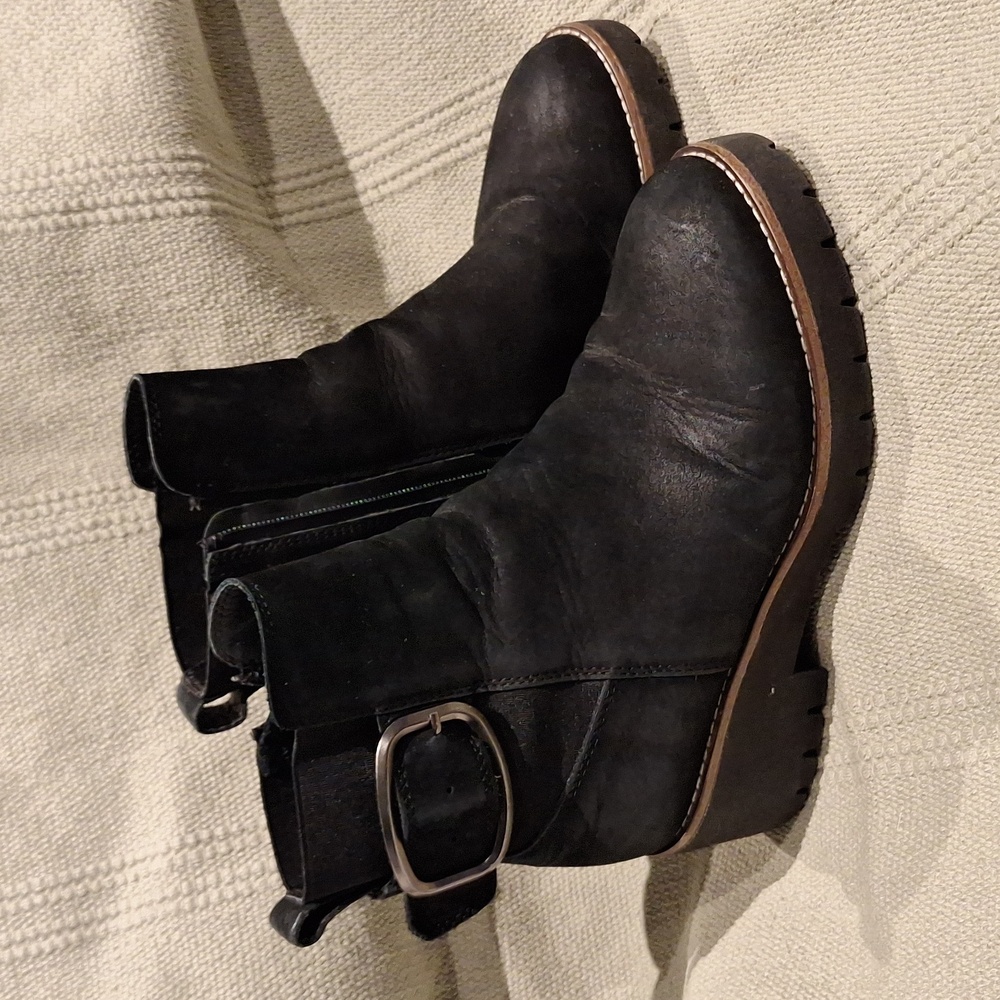 Blondo Dahlia Waterproof black booties size 7